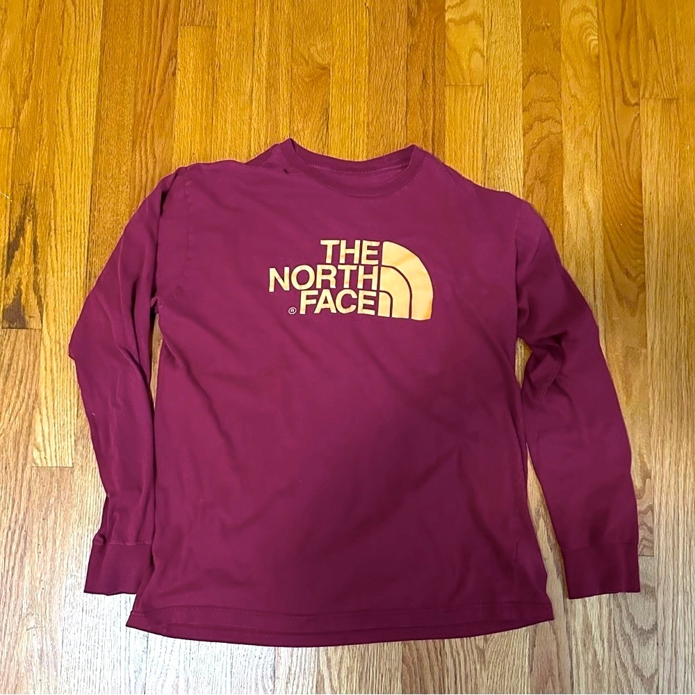 The North Face logo long sleeve t-shirt. Red size L